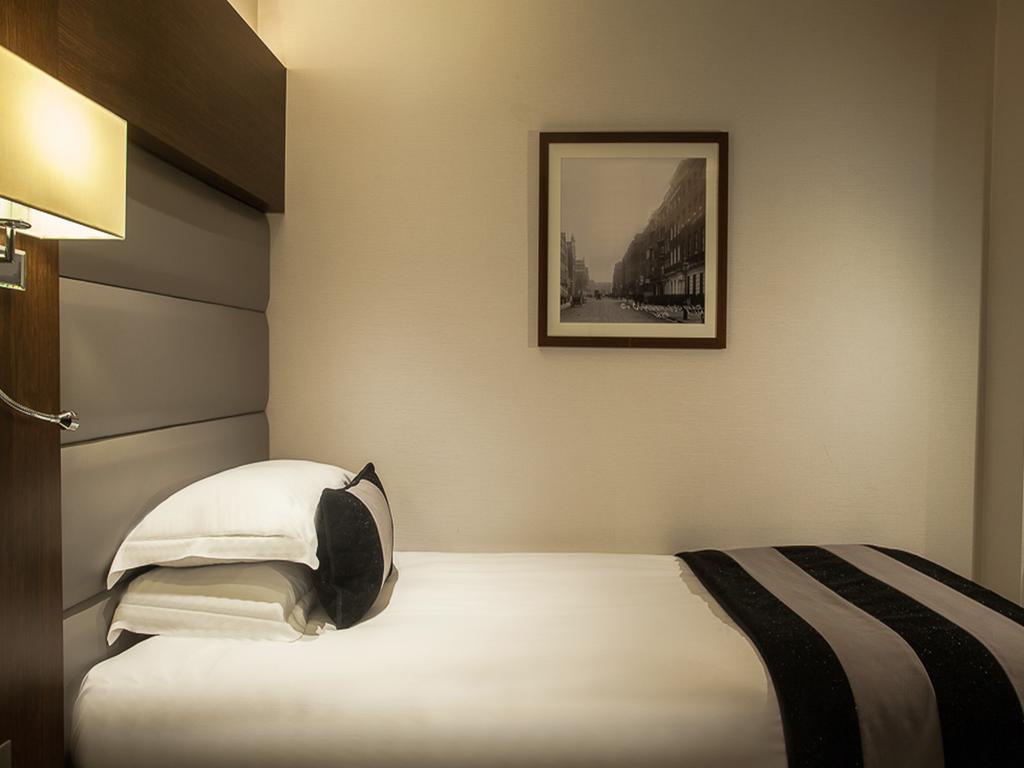 Park Grand Heathrow 4*